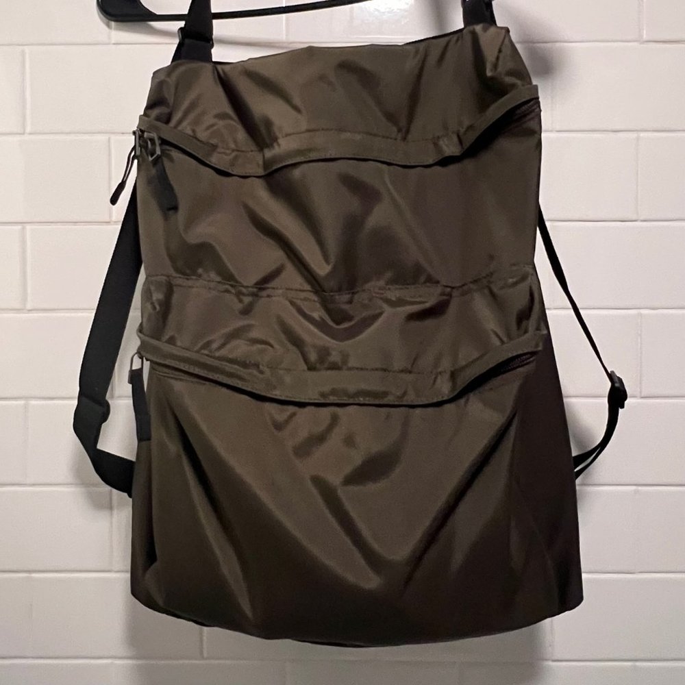 Uniqlo 2-Way Utility Bag (Olive)